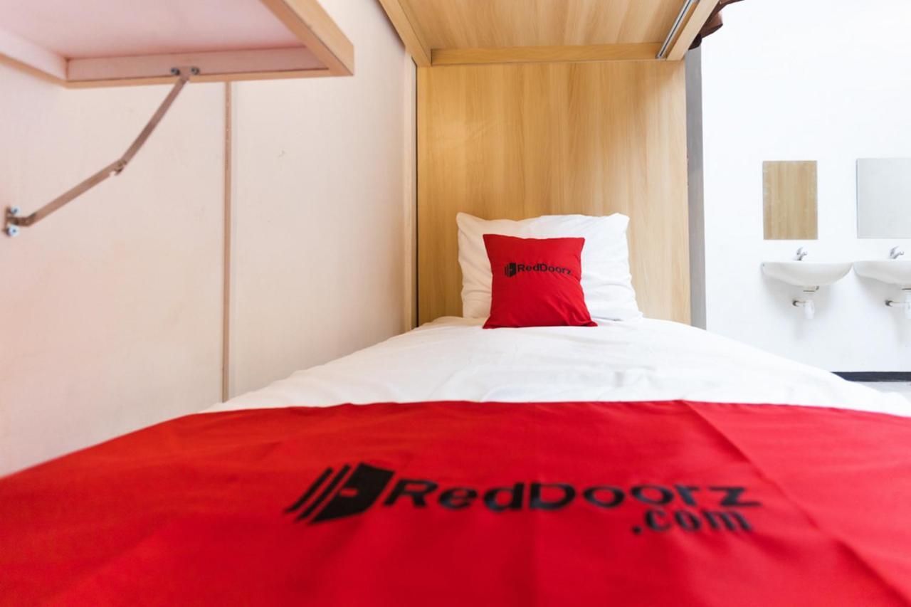 RedDoorz Hostel @ Malang City Center 2 Exterior foto