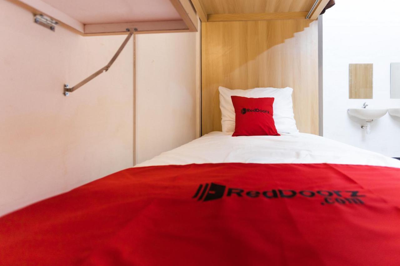 RedDoorz Hostel @ Malang City Center 2 Exterior foto