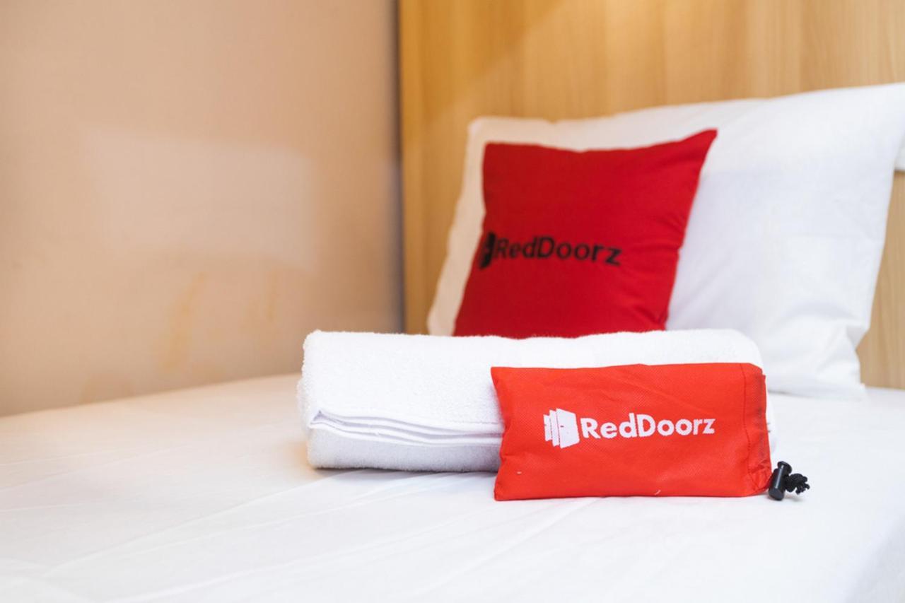 RedDoorz Hostel @ Malang City Center 2 Exterior foto